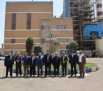بازدید جمعی از مسئولان استان البرز وشهرستان فردیس از نیروگاه شهید منتظر قائم